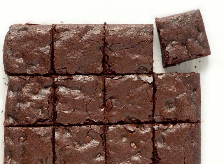 Gluten-free, Guilt-free Fudgy, Healthy Brownies (+ vegan option)